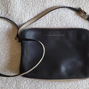Marc By Marc Jacobs Black/Tan Pebbled Leather Zipper Closure Small Crossbody Bag